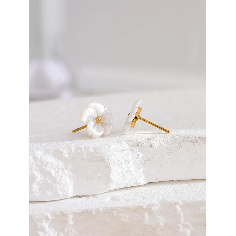 Natural Shell Flower Exquisite Daily Stud Earrings for Women Fashion Stainless Steel Sweet Romantic Korean Premium Jewelry