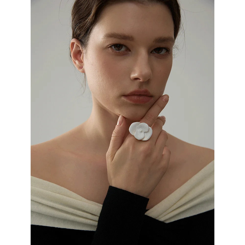 Exquisite White Enamel Flower Fashion Chic Adjustable Ring for Women Stainless Steel Waterproof Temperament Jewelry Gift