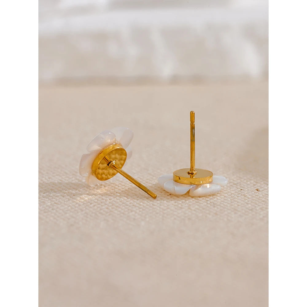 Natural Shell Flower Exquisite Daily Stud Earrings for Women Fashion Stainless Steel Sweet Romantic Korean Premium Jewelry