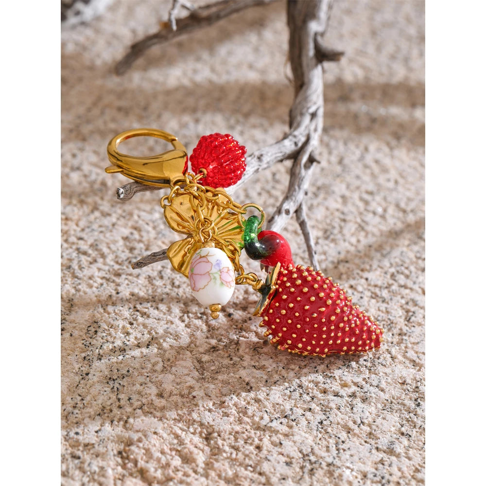 Hot Style Red Enamel Fruit Flower Strawberry Keychain Pendant Car Key Chains Jewelry Gift Decoration Accessories