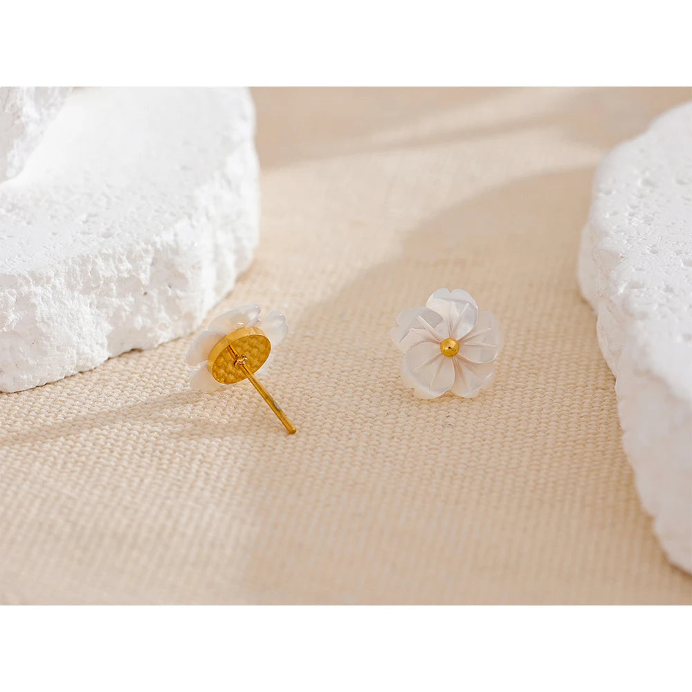 Natural Shell Flower Exquisite Daily Stud Earrings for Women Fashion Stainless Steel Sweet Romantic Korean Premium Jewelry