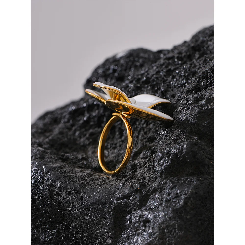 Exquisite White Enamel Flower Fashion Chic Adjustable Ring for Women Stainless Steel Waterproof Temperament Jewelry Gift