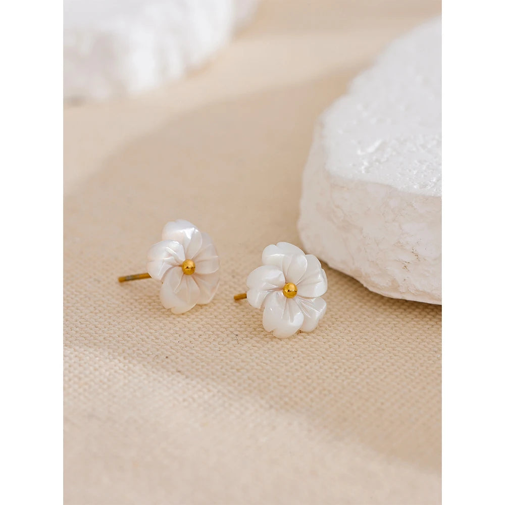 Natural Shell Flower Exquisite Daily Stud Earrings for Women Fashion Stainless Steel Sweet Romantic Korean Premium Jewelry