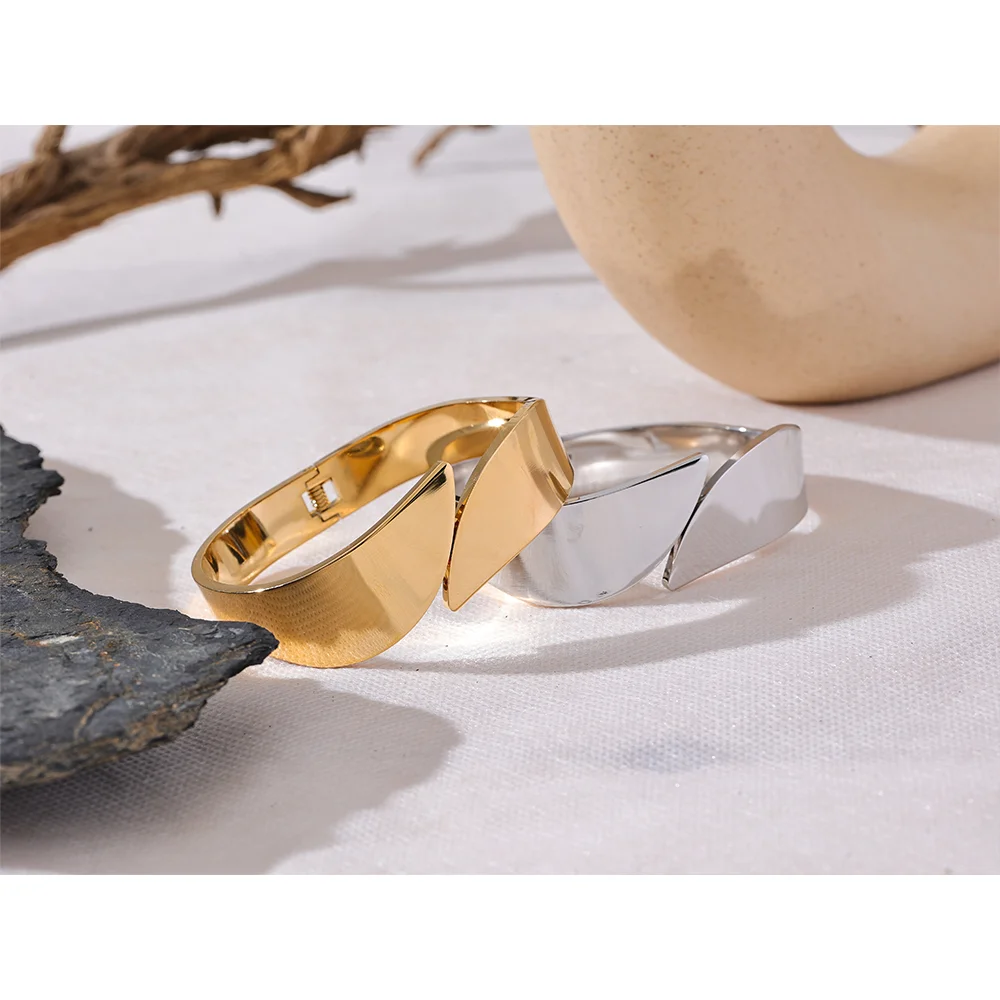 New Glossy Smooth Stainless Steel Wide Geometric Bracelet Bangle Metal Texture 18K Gold PVD Plated Waterproof Jewelry