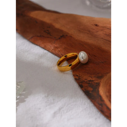 Elegant Shell Pearl Ring Fashion Gold Stainless Steel Metal Texture 18 K Plated Geometric Charm Jewelry Women Engagement