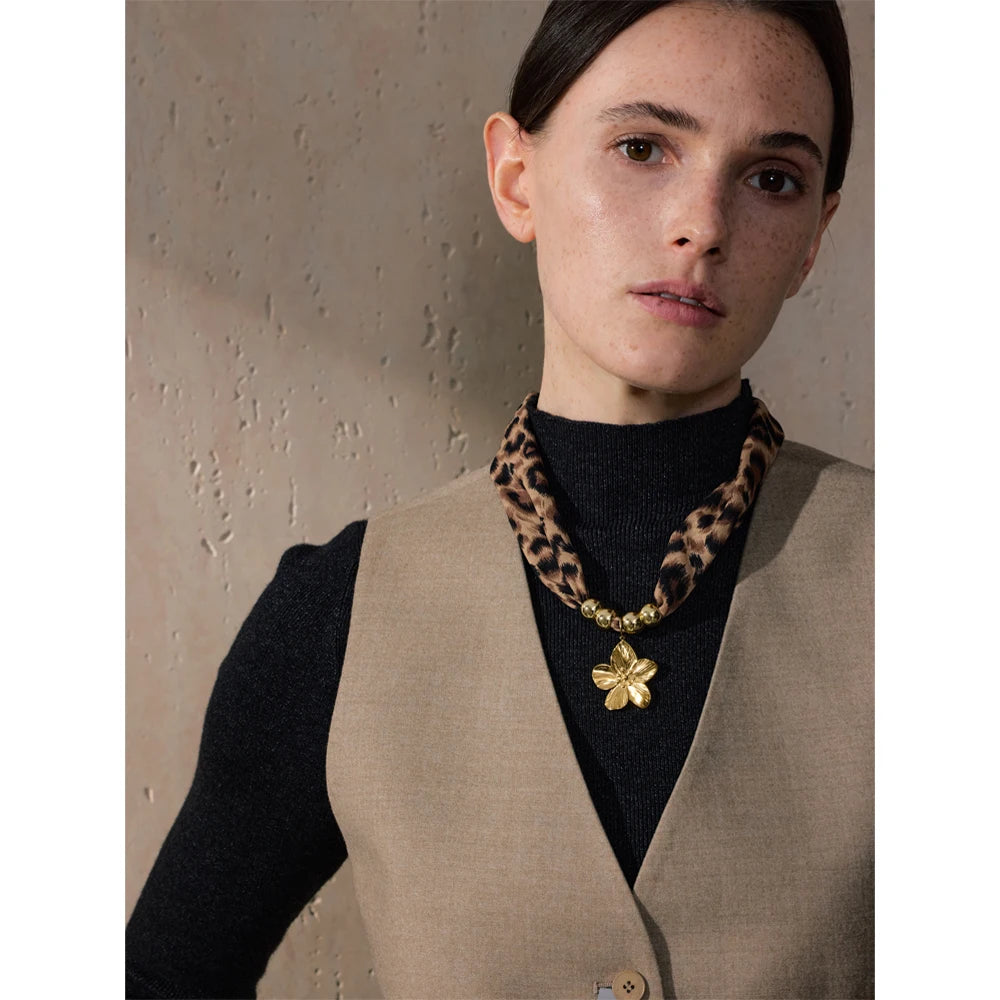 Fall Winter New Style Fashion Leopard Polyester Cloth Trendy Sun Flower Pendant Necklace for Women Jewelry Accessories