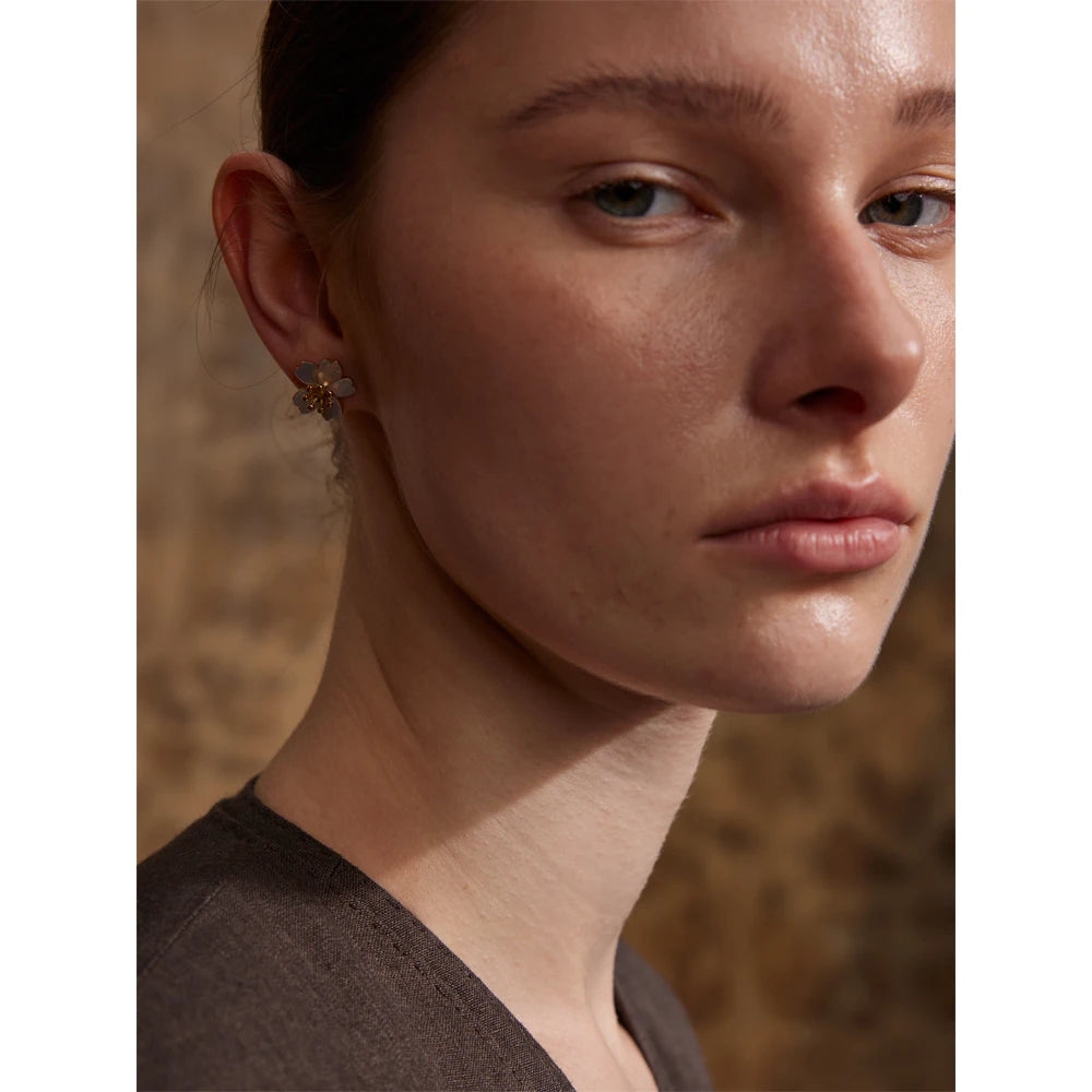 High Quality Natural Shell Flower Golden Daily Stud Earrings for Women Prevent Allergy Stainless Steel Exquisite Jewelry
