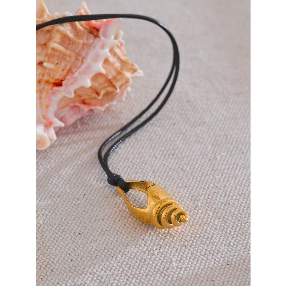 Summer Stainless Steel Metal Conch Shell Leather Pendant Necklace for Women Statement Daily Gold Color Charm Jewelry