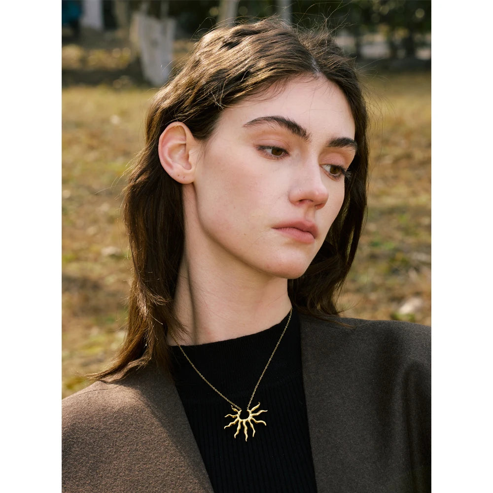 Individualistic Stainless Steel Metal Trendy Sun Pendant Necklace Hot Style Attractive Jewelry Waterproof Accessories Gift