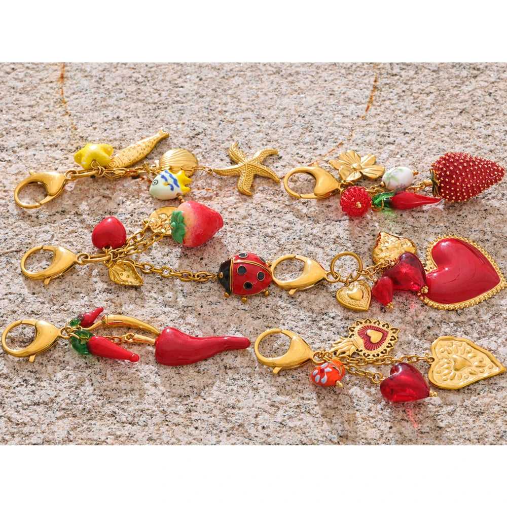 Hot Style Red Enamel Fruit Flower Strawberry Keychain Pendant Car Key Chains Jewelry Gift Decoration Accessories