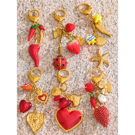 Hot Style Red Enamel Fruit Flower Strawberry Keychain Pendant Car Key Chains Jewelry Gift Decoration Accessories