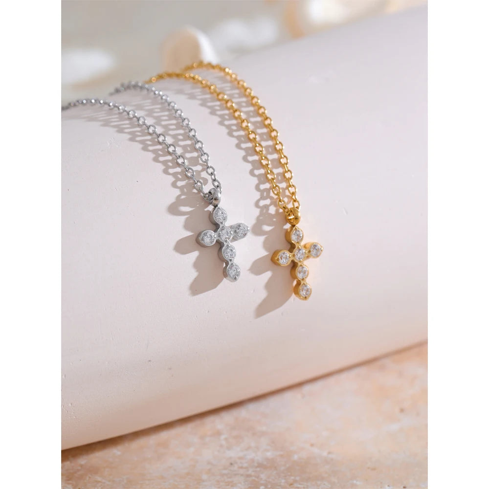 Fashion Chic Cross Shiny Pendant Necklace Cubic Zirconia Exquisite Casting Technology Gold Platinum Plated Jewelry Gift