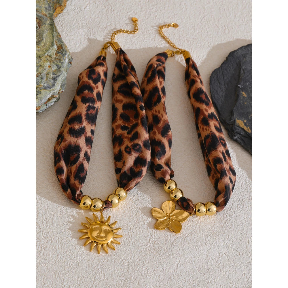 Fall Winter New Style Fashion Leopard Polyester Cloth Trendy Sun Flower Pendant Necklace for Women Jewelry Accessories