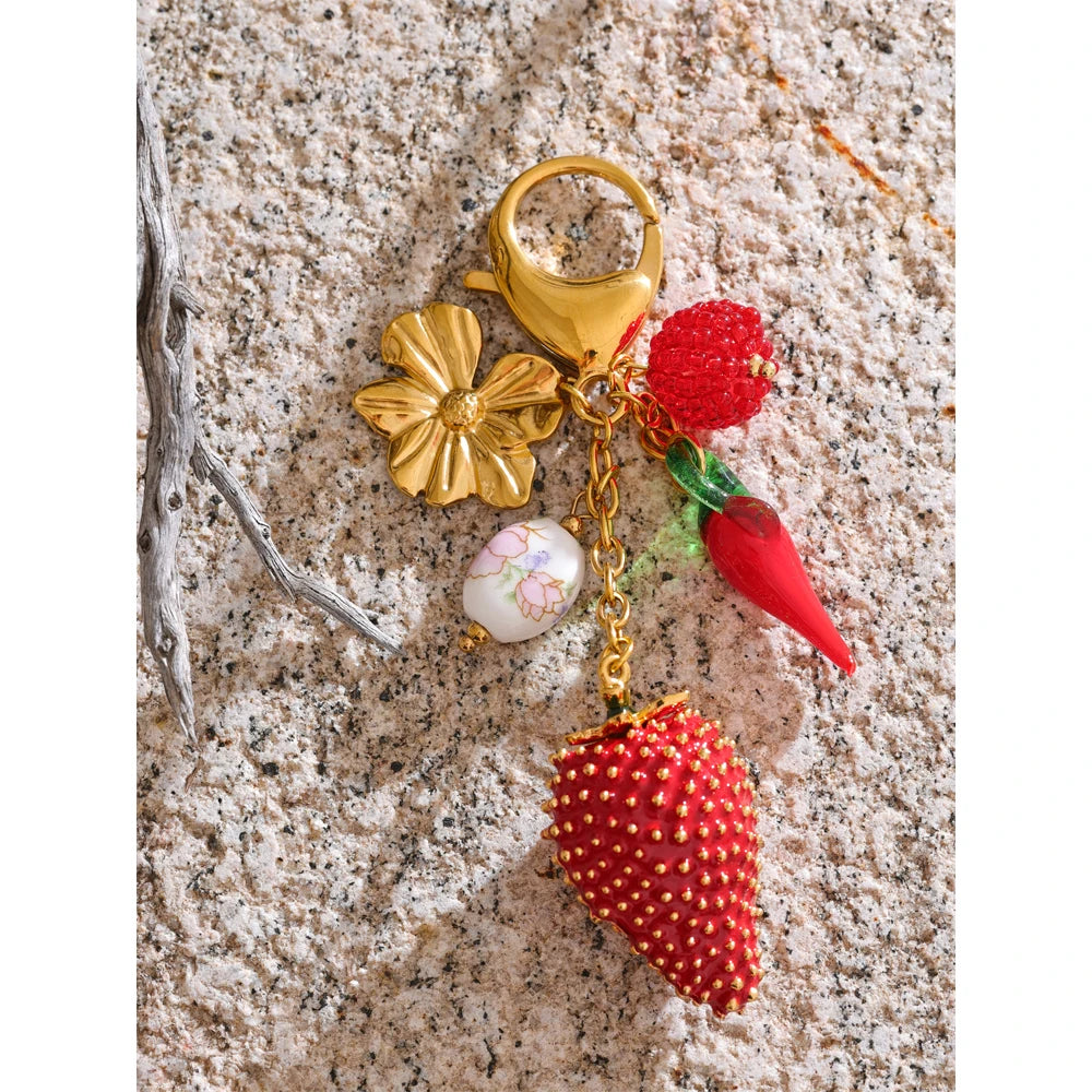 Hot Style Red Enamel Fruit Flower Strawberry Keychain Pendant Car Key Chains Jewelry Gift Decoration Accessories