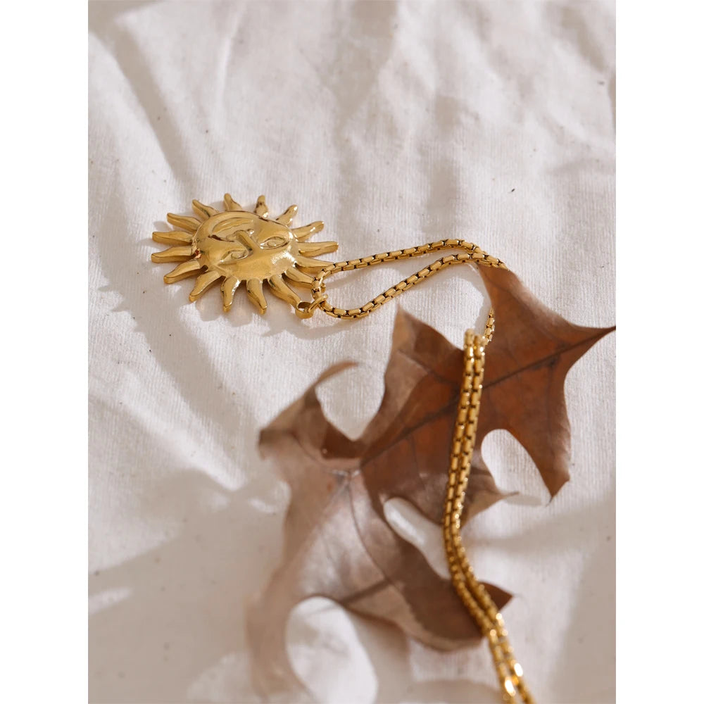 Hot Style 18K Gold Color PVD Sun Face Pendant Necklace Waterproof Stainless Steel Arrivals Popular Jewelry Wholesale