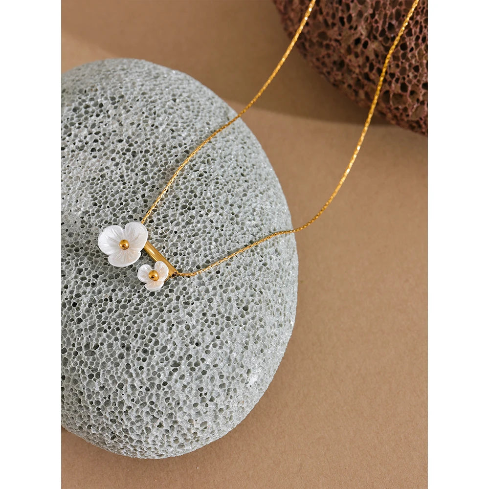Stainless Steel Sweet Romantic Chic Resin Flower Pendant Summer Necklace 18k Gold Color PVD Collar Jewelry for Women Gift