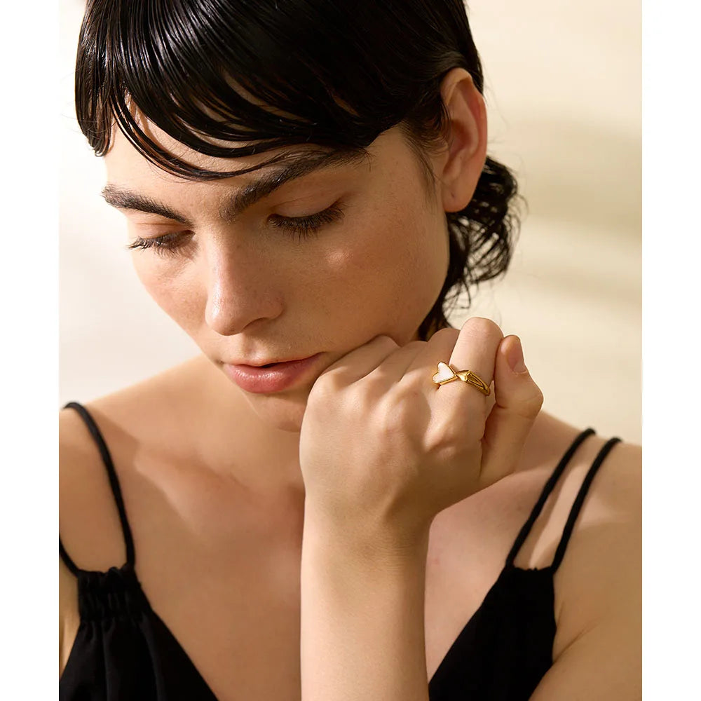 Shell Acrylic Heart Stainless Steel Stylish Ring for Women Charms Metal Texture Waterproof Golden Jewelry Gala Gift