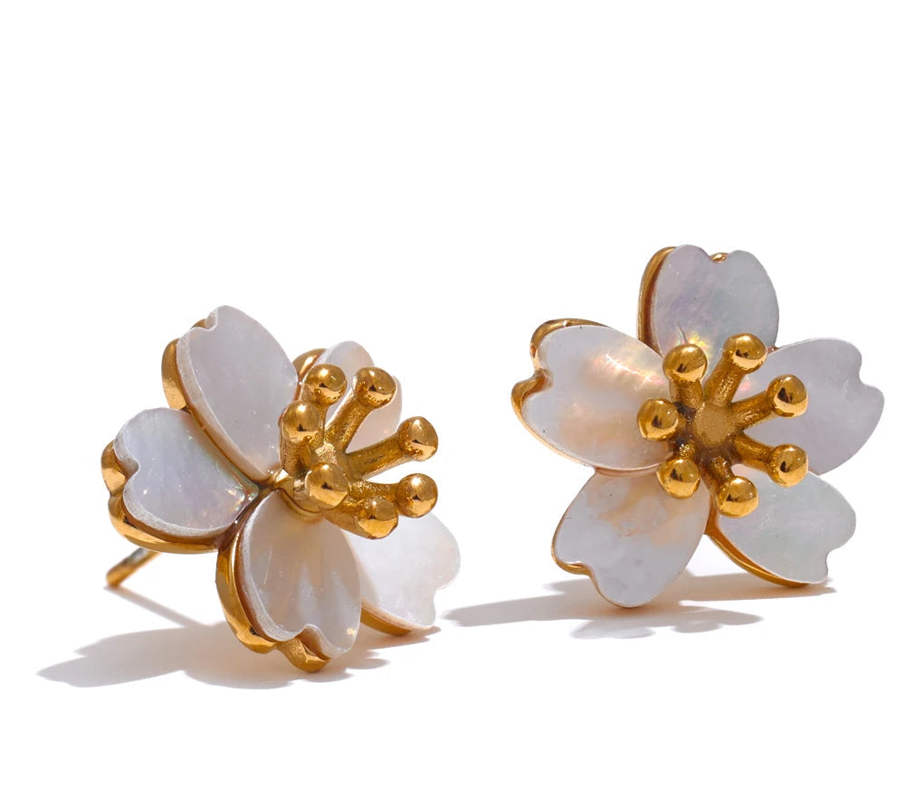 High Quality Natural Shell Flower Golden Daily Stud Earrings for Women Prevent Allergy Stainless Steel Exquisite Jewelry