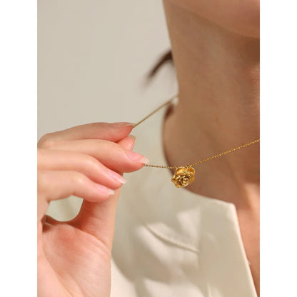 Stainless Steel Stereoscopic Flower Pendant Necklace Waterproof 18K Plated Fashion High Quality Golden Jewelry Women