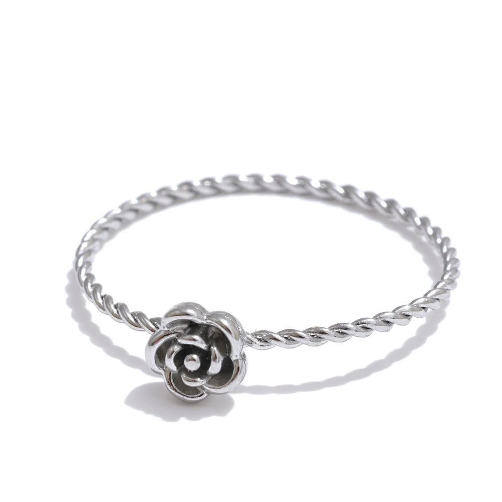 678# Popular Stainless Steel Metal Cast Small Flower Ring Waterproof Fashion Finger Jewelry 18K PVD Plated Wholesale